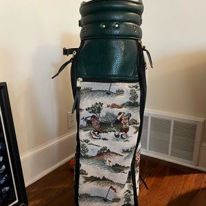 Disney golf bag with wood covers and rain guard